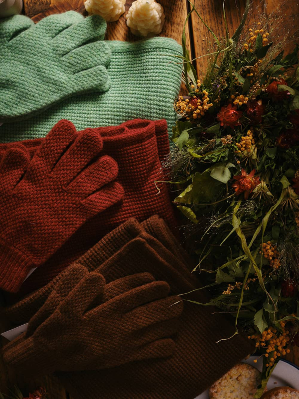 Moss Stitch Lambswool Scarf & Gloves Gift Set Hazelnut - British Made 2