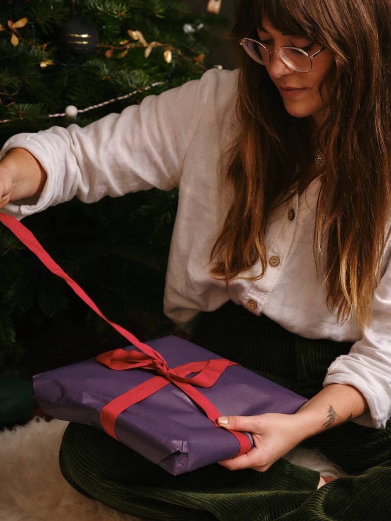Giftwrapping Genevieve Sweeney