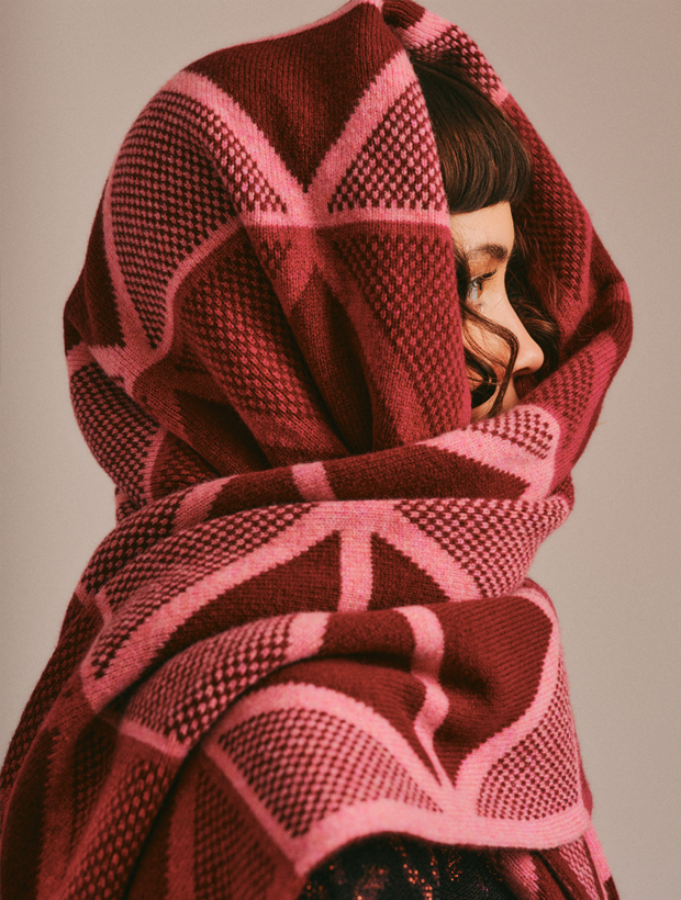 >Geometric Lambswool Blanket Scarf Raspberry Pink