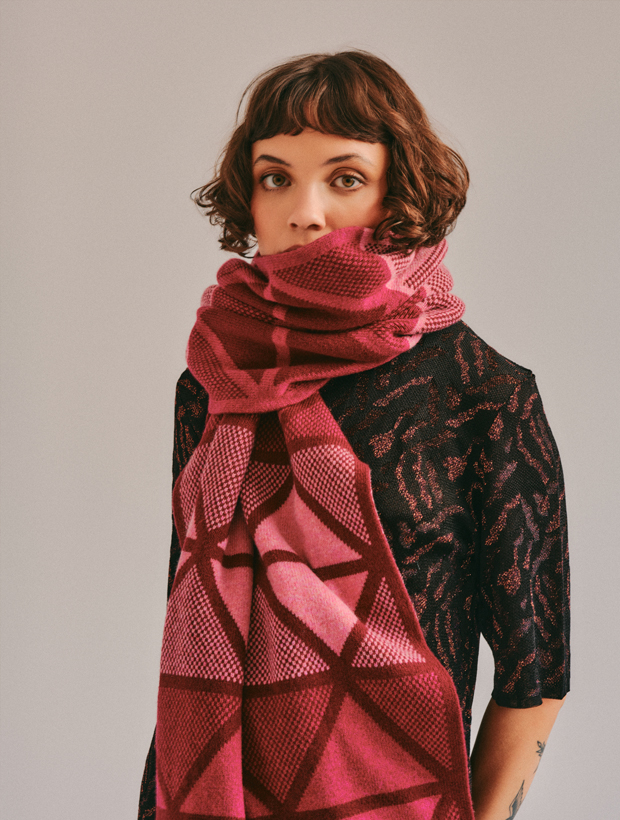 >Geometric Lambswool Blanket Scarf Raspberry Pink