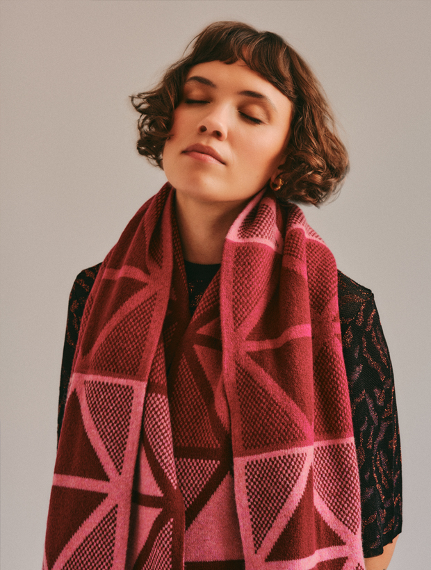 >Geometric Lambswool Blanket Scarf Raspberry Pink